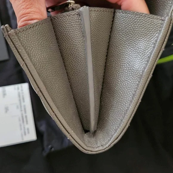 Sold Ysl Portefeuille Famme (174Y7) Mo
Grey Metallasse Flap Wallet. - Picture 7 of 16